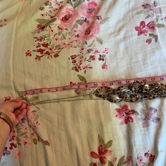 Celluloid 34” necklace with leopard print oval links - Picture 9 of 10